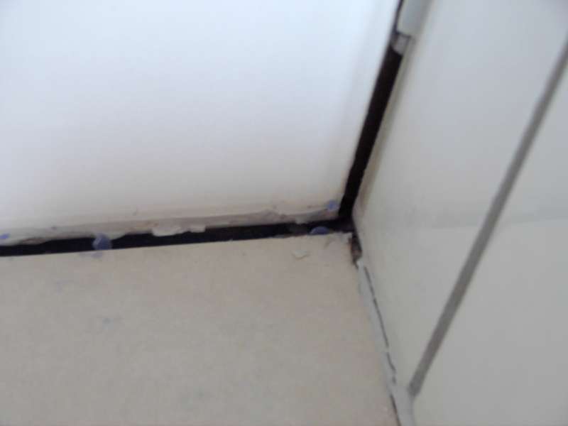 BAU.DE / BAU-Forum: 1. Bild zu Frage "Hilfe, Flucht zwischen Wand und Boden" im BAU-Forum "Innenwände" BAU.DE / BAU-Forum: 1. Bild zu Frage "Hilfe, Flucht zwischen Wand und Boden" im BAU-Forum "Innenwände"