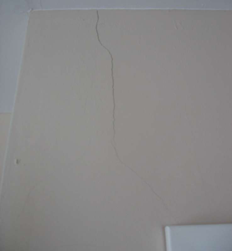 BAU.DE / BAU-Forum: 3. Bild zu Antwort "mit Bildern..." auf die Frage "Putzrisse im Neubau: Ursachen, Risiken & Sanierungskosten nach 5 Jahren?" im BAU-Forum "Innenwände" BAU.DE / BAU-Forum: 3. Bild zu Antwort "mit Bildern..." auf die Frage "Putzrisse im Neubau: Ursachen, Risiken & Sanierungskosten nach 5 Jahren?" im BAU-Forum "Innenwände"