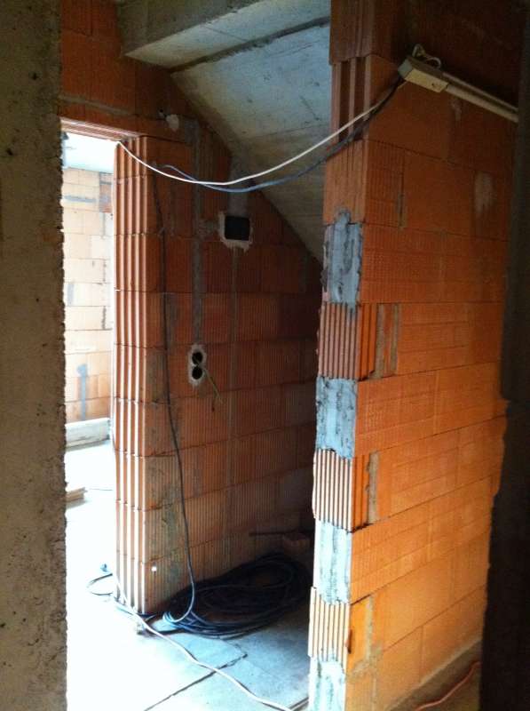 BAU.DE / BAU-Forum: 2. Bild zu Frage "Wand unter Treppe verschließen" im BAU-Forum "Innenwände" BAU.DE / BAU-Forum: 2. Bild zu Frage "Wand unter Treppe verschließen" im BAU-Forum "Innenwände"