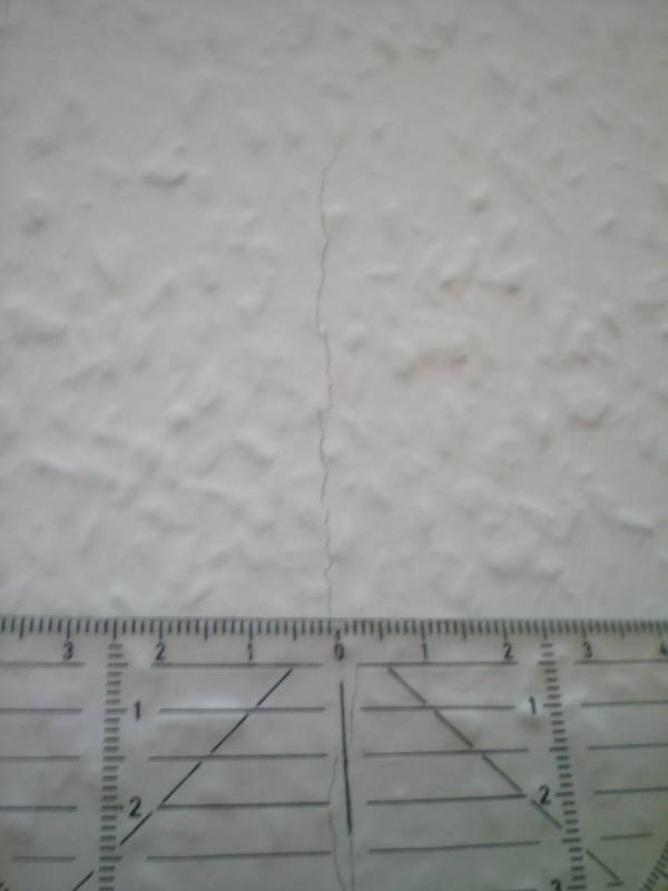 BAU.DE / BAU-Forum: 1. Bild zu Frage "Setzrisse unter Fenstern: Ursachen, Bewertung & Handlungsbedarf bei Neubauten?" im BAU-Forum "Innenwände" BAU.DE / BAU-Forum: 1. Bild zu Frage "Setzrisse unter Fenstern: Ursachen, Bewertung & Handlungsbedarf bei Neubauten?" im BAU-Forum "Innenwände"