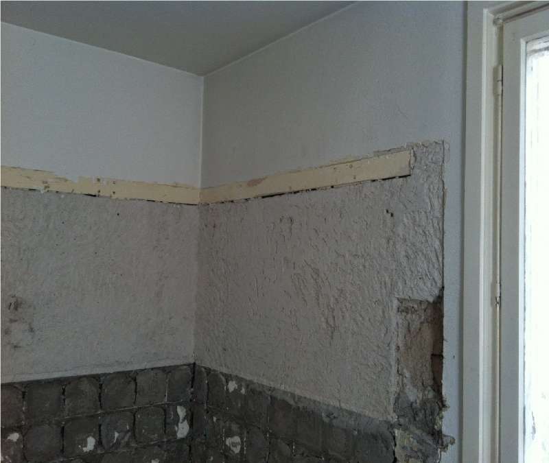 BAU.DE / BAU-Forum: 3. Bild zu Antwort "hier" auf die Frage "Fliesen auf Gipsputz kleben: Anleitung, Vorbereitung & geeignete Kleber?" im BAU-Forum "Innenw&auml;nde"