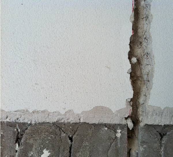 BAU.DE / BAU-Forum: 4. Bild zu Antwort "hier" auf die Frage "Fliesen auf Gipsputz kleben: Anleitung, Vorbereitung & geeignete Kleber?" im BAU-Forum "Innenw&auml;nde"