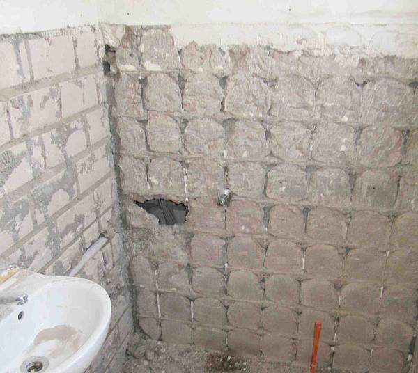 BAU.DE / BAU-Forum: 1. Bild zu Frage "Wie L&ouml;cher in verputzten Vorbauw&auml;nden schlie&szlig;en?" im BAU-Forum "Innenw&auml;nde"