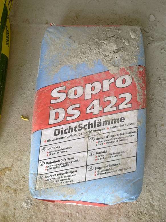 BAU.DE / BAU-Forum: 2. Bild zu Frage "Feuchtigkeit / Ausbl&uuml;hungen Fensterlaibung (Rohbau!)" im BAU-Forum "Innenw&auml;nde"