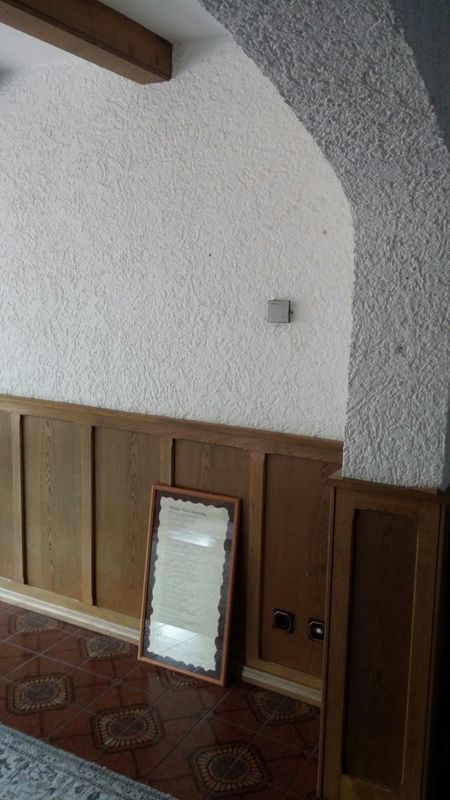 BAU.DE / BAU-Forum: 2. Bild zu Frage "Wand neu verputzen trotz Rustikalputz und Wandpanelen" im BAU-Forum "Innenw&auml;nde"