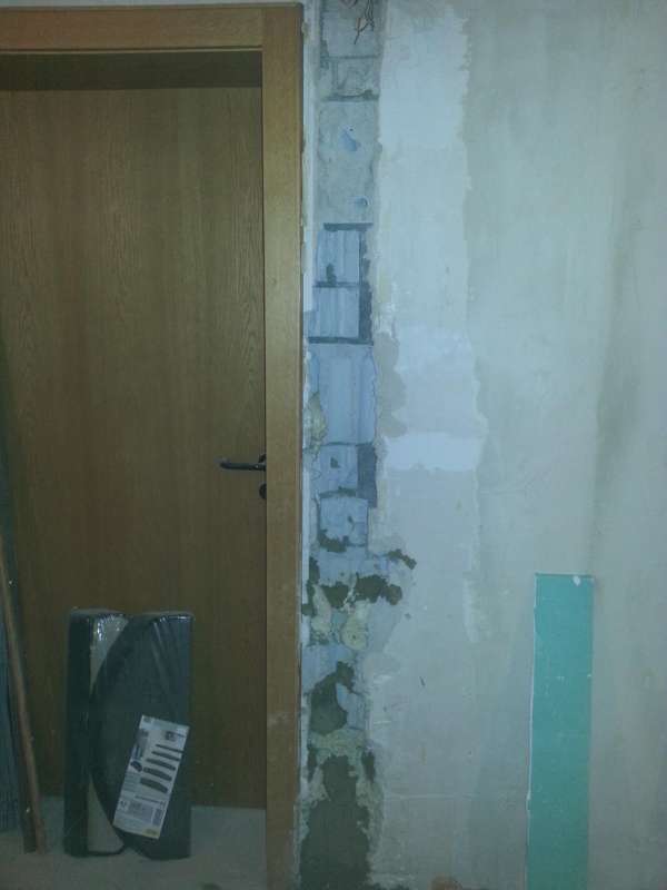 BAU.DE / BAU-Forum: 4. Bild zu Frage "Wandfugen von Boden bis Decke verschlie&szlig;en" im BAU-Forum "Innenw&auml;nde"