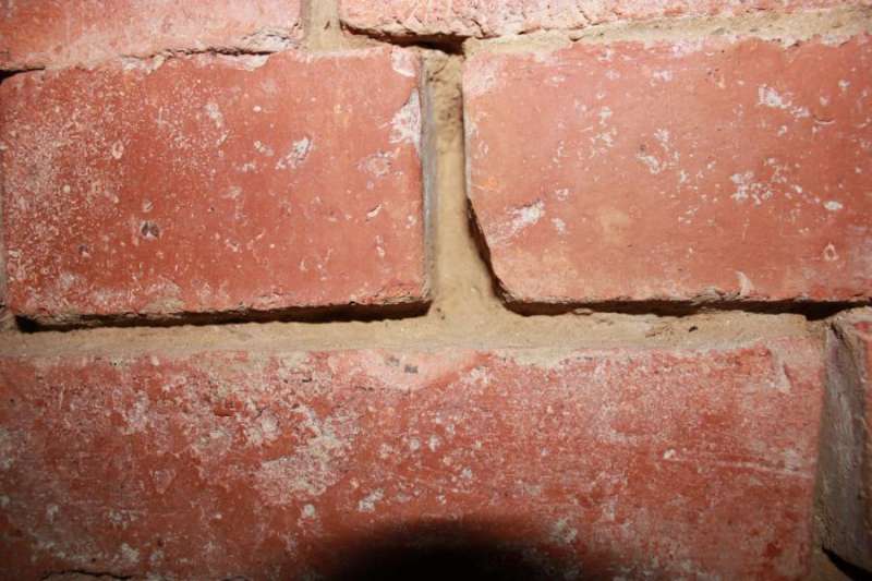 BAU.DE / BAU-Forum: 2. Bild zu Frage "Ziegelwand: Fugen mit Lehm oder Kalkm&ouml;rtel f&uuml;llen" im BAU-Forum "Innenw&auml;nde"