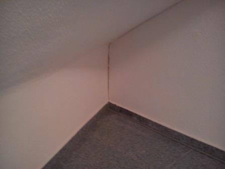 BAU.DE / BAU-Forum: 1. Bild zu Frage "Unsauberer Spritzputz im Treppenhaus" im BAU-Forum "Innenw&auml;nde"