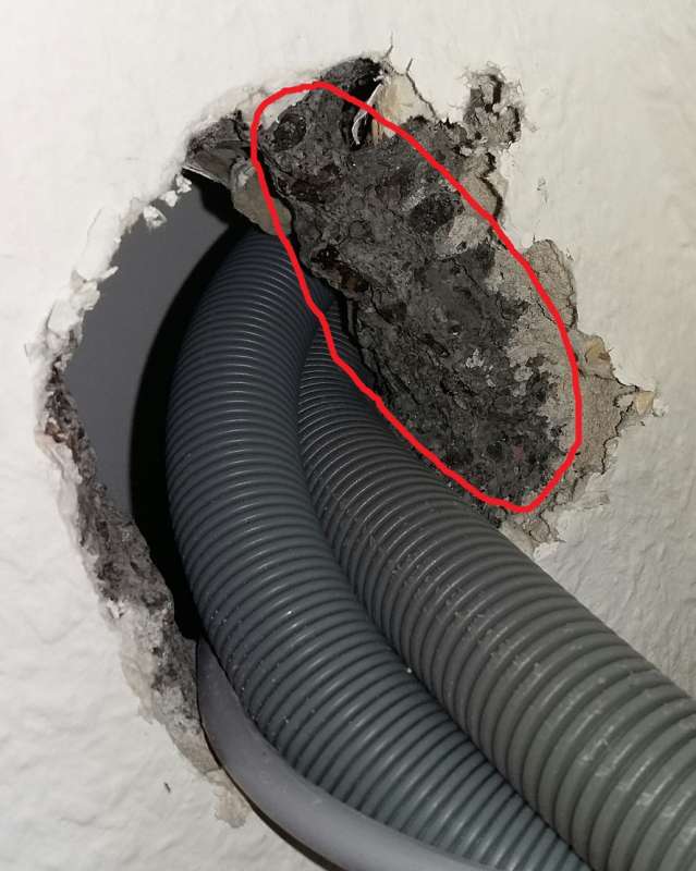 BAU.DE / BAU-Forum: 1. Bild zu Antwort "es sind nicht die Schl&auml;uche gemeint :-)" auf die Frage "Innenwand durchbohrt: Graue Substanz entdeckt &ndash; Asbest? Analyse & Sofortma&szlig;nahmen" im BAU-Forum "Innenw&auml;nde"