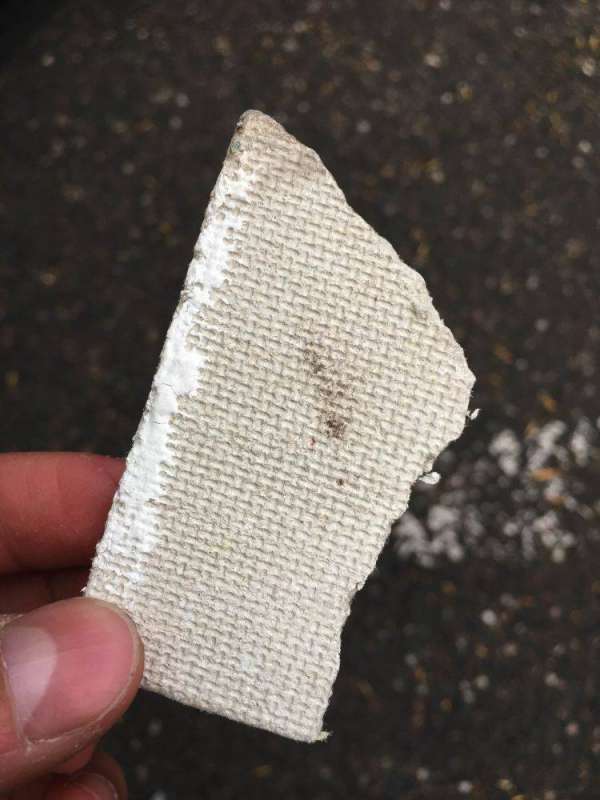 BAU.DE / BAU-Forum: 1. Bild zu Frage "Was f&uuml;r eine Art Wandverkleidung ist es?" im BAU-Forum "Innenw&auml;nde"