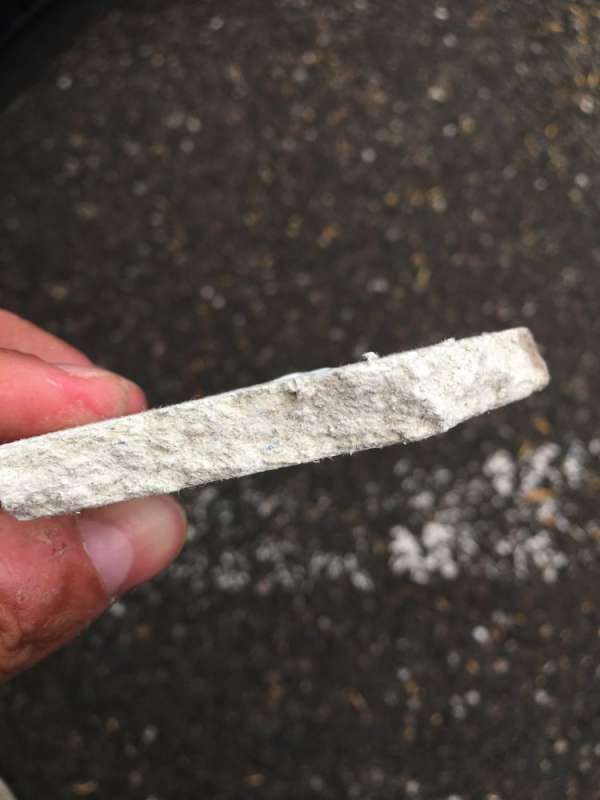 BAU.DE / BAU-Forum: 2. Bild zu Frage "Was f&uuml;r eine Art Wandverkleidung ist es?" im BAU-Forum "Innenw&auml;nde"