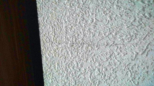 BAU.DE / BAU-Forum: 2. Bild zu Frage "Waagerechte Risse in Wand: Ursachen, Gefahren & Sofortmaßnahmen?" im BAU-Forum "Innenwände" BAU.DE / BAU-Forum: 2. Bild zu Frage "Waagerechte Risse in Wand: Ursachen, Gefahren & Sofortmaßnahmen?" im BAU-Forum "Innenwände"