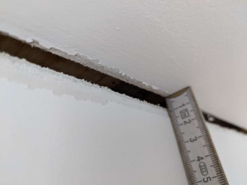 BAU.DE / BAU-Forum: 4. Bild zu Frage "Anschlussfugen Decke, Wand Trockenbau" im BAU-Forum "Innenw&auml;nde"