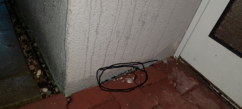 BAU.DE / BAU-Forum: 1. Bild zu Antwort "Baumangel? &ndash; Ursache f&uuml;r Wasserschaden an mehreren Stellen?" auf die Frage "Schimmel oder Salzausbl&uuml;hungen? Ursachen, Unterscheidung & Ma&szlig;nahmen gegen Feuchtigkeit!" im BAU-Forum "Innenw&auml;nde"