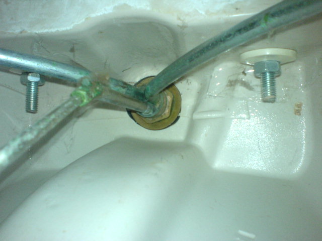 BAU.DE / BAU-Forum: 1. Bild zu Frage "Küchenarmatur & Badarmatur wechseln: Kontermutter lösen – Werkzeug, Tipps & Tricks?" im BAU-Forum "Installation: Elektro, Gas, Wasser, Fernwärme etc." BAU.DE / BAU-Forum: 1. Bild zu Frage "Küchenarmatur & Badarmatur wechseln: Kontermutter lösen – Werkzeug, Tipps & Tricks?" im BAU-Forum "Installation: Elektro, Gas, Wasser, Fernwärme etc."