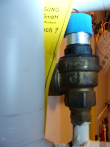 BAU.DE / BAU-Forum: 1. Bild zu Frage "SICHERHEITSVENTIL 6 bar 1/2" GESUCHT!" im BAU-Forum "Installation: Elektro, Gas, Wasser, Fernw&auml;rme etc."