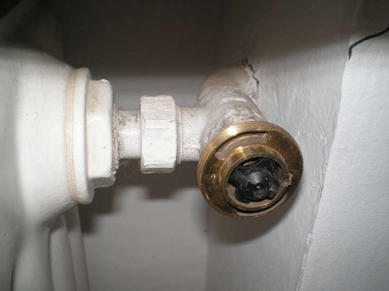 BAU.DE / BAU-Forum: 1. Bild zu Frage "Adapter f&uuml;r Heizk&ouml;rperventilanschluss Au&szlig;engewinde 40 mm (Zentra)" im BAU-Forum "Installation: Elektro, Gas, Wasser, Fernw&auml;rme etc."