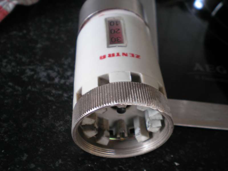 BAU.DE / BAU-Forum: 2. Bild zu Frage "Adapter f&uuml;r Heizk&ouml;rperventilanschluss Au&szlig;engewinde 40 mm (Zentra)" im BAU-Forum "Installation: Elektro, Gas, Wasser, Fernw&auml;rme etc."