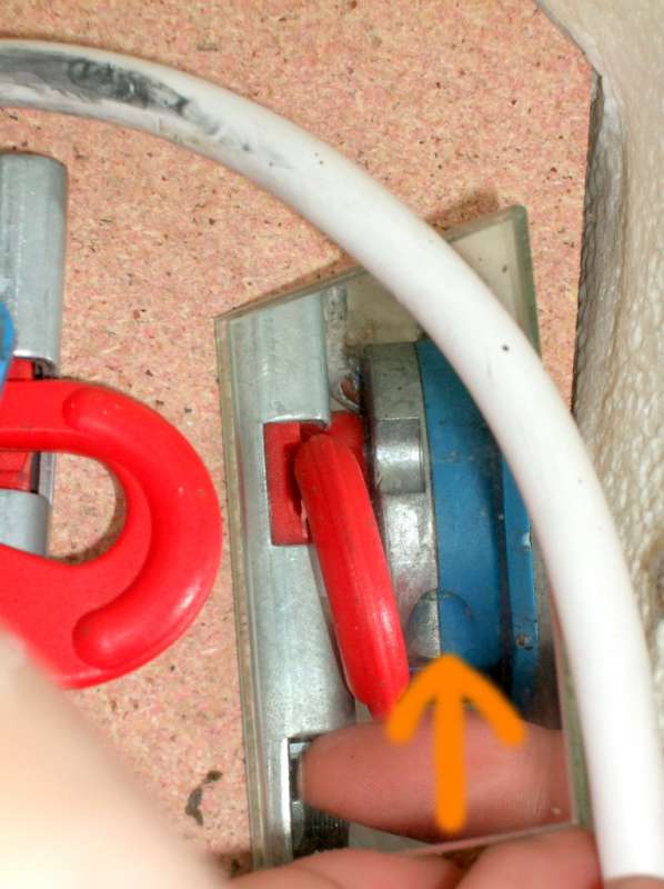 BAU.DE / BAU-Forum: 1. Bild zu Antwort "Hat geklappt!" auf die Frage "Becker Rollladenmotor einstellen: Endpunkte justieren nach Halter-Tausch &ndash; Anleitung & Tipps" im BAU-Forum "Installation: Elektro, Gas, Wasser, Fernw&auml;rme etc."