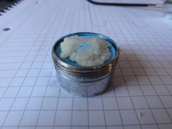 BAU.DE / BAU-Forum: 2. Bild zu Frage "weißes Pulver (vermutlich Kalk) setzt Perlatoren zu." im BAU-Forum "Installation: Elektro, Gas, Wasser, Fernwärme etc." BAU.DE / BAU-Forum: 2. Bild zu Frage "weißes Pulver (vermutlich Kalk) setzt Perlatoren zu." im BAU-Forum "Installation: Elektro, Gas, Wasser, Fernwärme etc."