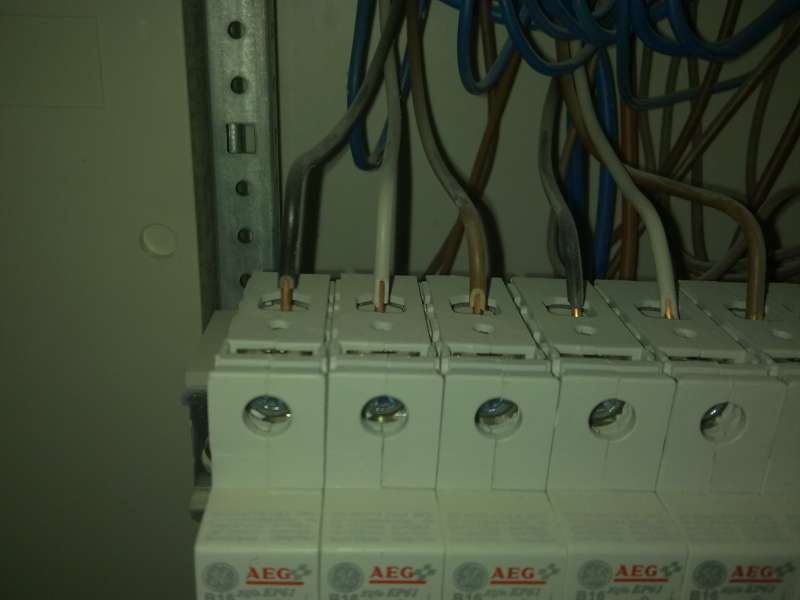 BAU.DE / BAU-Forum: 1. Bild zu Frage "Elektroinstallation prüfen: Fachgerecht ausgeführt? Checkliste & Kosten" im BAU-Forum "Installation: Elektro, Gas, Wasser, Fernwärme etc." BAU.DE / BAU-Forum: 1. Bild zu Frage "Elektroinstallation prüfen: Fachgerecht ausgeführt? Checkliste & Kosten" im BAU-Forum "Installation: Elektro, Gas, Wasser, Fernwärme etc."