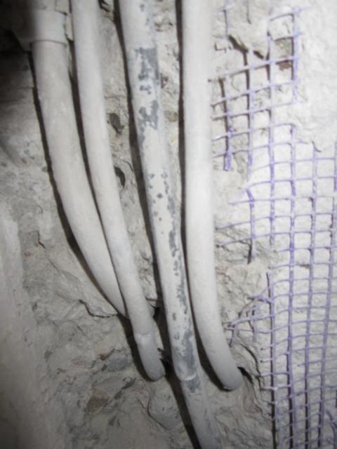 BAU.DE / BAU-Forum: 1. Bild zu Frage "Reihenh&auml;user Baujahr 1999: Typische Baum&auml;ngel, Sanierung & Wertverlust?" im BAU-Forum "Installation: Elektro, Gas, Wasser, Fernw&auml;rme etc."