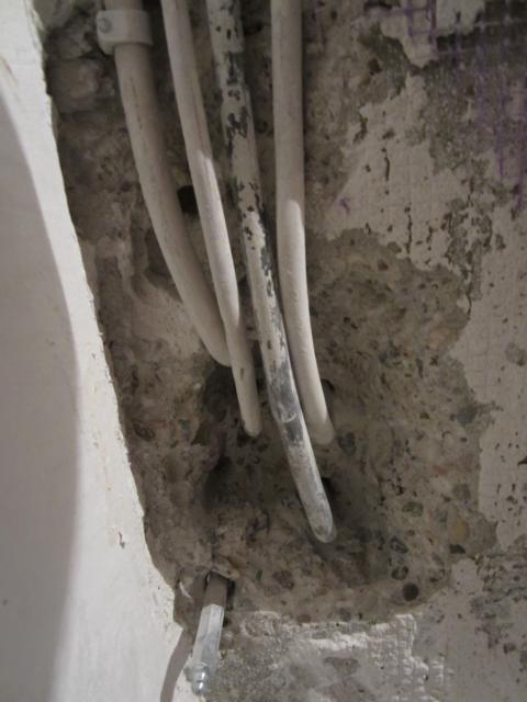 BAU.DE / BAU-Forum: 3. Bild zu Frage "Reihenh&auml;user Baujahr 1999: Typische Baum&auml;ngel, Sanierung & Wertverlust?" im BAU-Forum "Installation: Elektro, Gas, Wasser, Fernw&auml;rme etc."