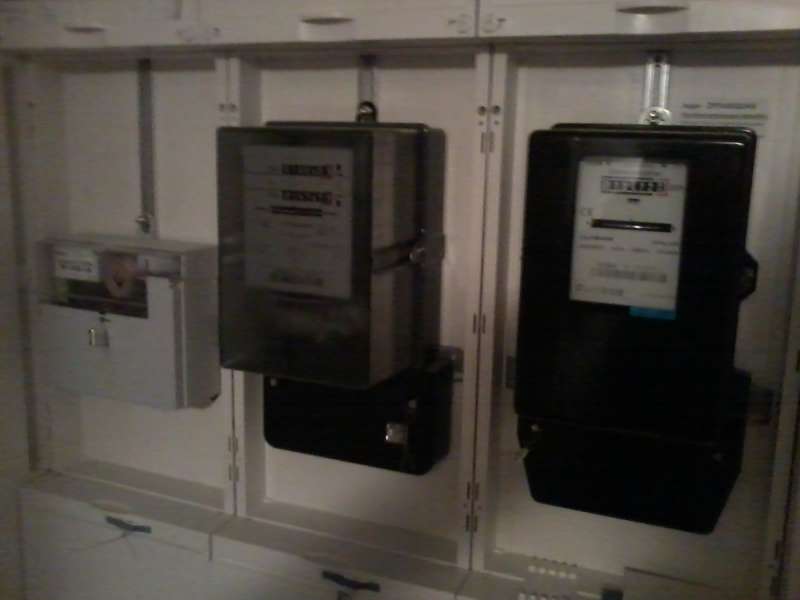 BAU.DE / BAU-Forum: 1. Bild zu Frage "Summendes Geräusch im Stromkasten" im BAU-Forum "Installation: Elektro, Gas, Wasser, Fernwärme etc." BAU.DE / BAU-Forum: 1. Bild zu Frage "Summendes Geräusch im Stromkasten" im BAU-Forum "Installation: Elektro, Gas, Wasser, Fernwärme etc."