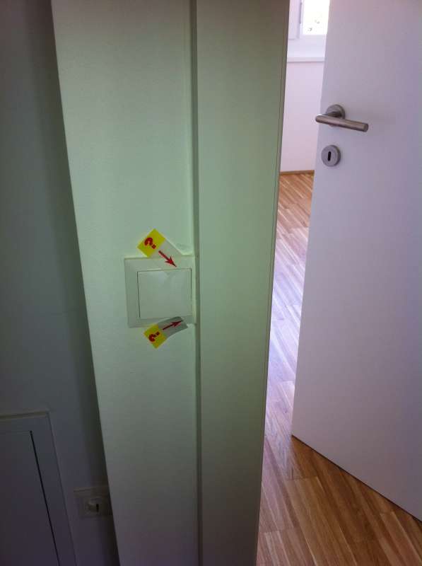 BAU.DE / BAU-Forum: 1. Bild zu Frage "Lichtschalter teilweise in Zarge versenkt" im BAU-Forum "Installation: Elektro, Gas, Wasser, Fernwärme etc." BAU.DE / BAU-Forum: 1. Bild zu Frage "Lichtschalter teilweise in Zarge versenkt" im BAU-Forum "Installation: Elektro, Gas, Wasser, Fernwärme etc."