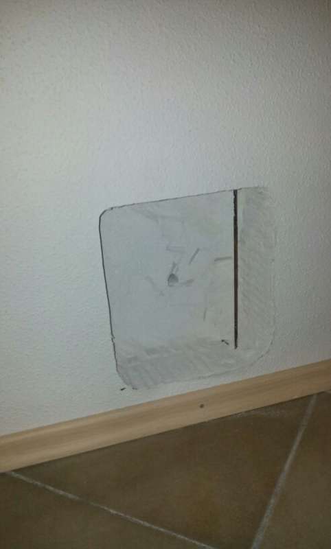 BAU.DE / BAU-Forum: 1. Bild zu Frage "Dünnes Kupferröhrchen in Wand einfach abschneiden?" im BAU-Forum "Installation: Elektro, Gas, Wasser, Fernwärme etc." BAU.DE / BAU-Forum: 1. Bild zu Frage "Dünnes Kupferröhrchen in Wand einfach abschneiden?" im BAU-Forum "Installation: Elektro, Gas, Wasser, Fernwärme etc."