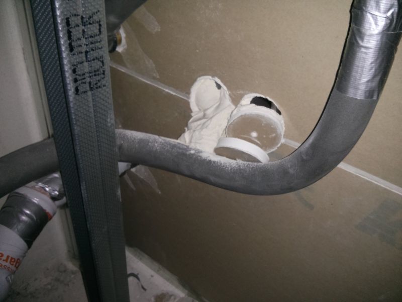 BAU.DE / BAU-Forum: 2. Bild zu Frage "Neubauwohnung Steckdosenlöcher an Rigipswand an mehreren Stellen verbohrt?" im BAU-Forum "Installation: Elektro, Gas, Wasser, Fernwärme etc." BAU.DE / BAU-Forum: 2. Bild zu Frage "Neubauwohnung Steckdosenlöcher an Rigipswand an mehreren Stellen verbohrt?" im BAU-Forum "Installation: Elektro, Gas, Wasser, Fernwärme etc."