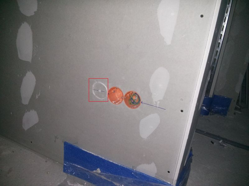 BAU.DE / BAU-Forum: 4. Bild zu Frage "Neubauwohnung Steckdosenlöcher an Rigipswand an mehreren Stellen verbohrt?" im BAU-Forum "Installation: Elektro, Gas, Wasser, Fernwärme etc." BAU.DE / BAU-Forum: 4. Bild zu Frage "Neubauwohnung Steckdosenlöcher an Rigipswand an mehreren Stellen verbohrt?" im BAU-Forum "Installation: Elektro, Gas, Wasser, Fernwärme etc."