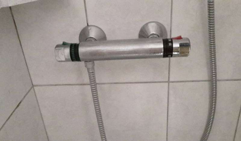 BAU.DE / BAU-Forum: 1. Bild zu Frage "Brausearmatur schwergängig. Wasserdruck schuld?" im BAU-Forum "Installation: Elektro, Gas, Wasser, Fernwärme etc." BAU.DE / BAU-Forum: 1. Bild zu Frage "Brausearmatur schwergängig. Wasserdruck schuld?" im BAU-Forum "Installation: Elektro, Gas, Wasser, Fernwärme etc."