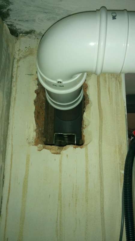 BAU.DE / BAU-Forum: 1. Bild zu Frage "Abgasleitung Gastherme" im BAU-Forum "Installation: Elektro, Gas, Wasser, Fernwärme etc." BAU.DE / BAU-Forum: 1. Bild zu Frage "Abgasleitung Gastherme" im BAU-Forum "Installation: Elektro, Gas, Wasser, Fernwärme etc."