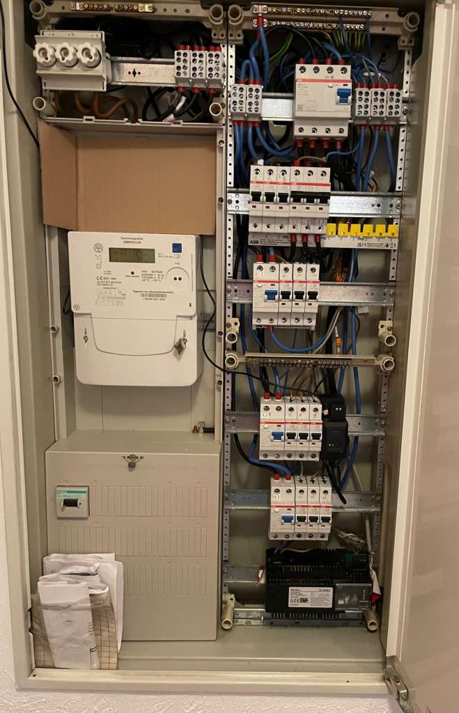 BAU.DE / BAU-Forum: 1. Bild zu Antwort "Smartmeter-Verkabelung: L1, L2, L3, N – korrekte Zuordnung!" auf die Frage "Mehrere FI-Schutzschalter im PEN-System installieren: Korrekte Absicherung von L1, L2, L3?" im BAU-Forum "Installation: Elektro, Gas, Wasser, Fernwärme etc." BAU.DE / BAU-Forum: 1. Bild zu Antwort "Smartmeter-Verkabelung: L1, L2, L3, N – korrekte Zuordnung!" auf die Frage "Mehrere FI-Schutzschalter im PEN-System installieren: Korrekte Absicherung von L1, L2, L3?" im BAU-Forum "Installation: Elektro, Gas, Wasser, Fernwärme etc."