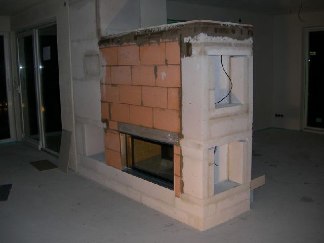 BAU.DE / BAU-Forum: 1. Bild zu Frage "Material-Wechsel bei Heizkamin kritisch f&uuml;r Putz?" im BAU-Forum "Kamin und Kachelofen"