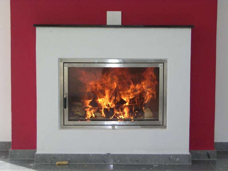 BAU.DE / BAU-Forum: 1. Bild zu Antwort "Hier nur einmal ein Bild..." auf die Frage "Kaminofen Zuluftrohr: Schimmelgefahr durch Kondenswasser unter Schrank? Erfahrungen?" im BAU-Forum "Kamin und Kachelofen"