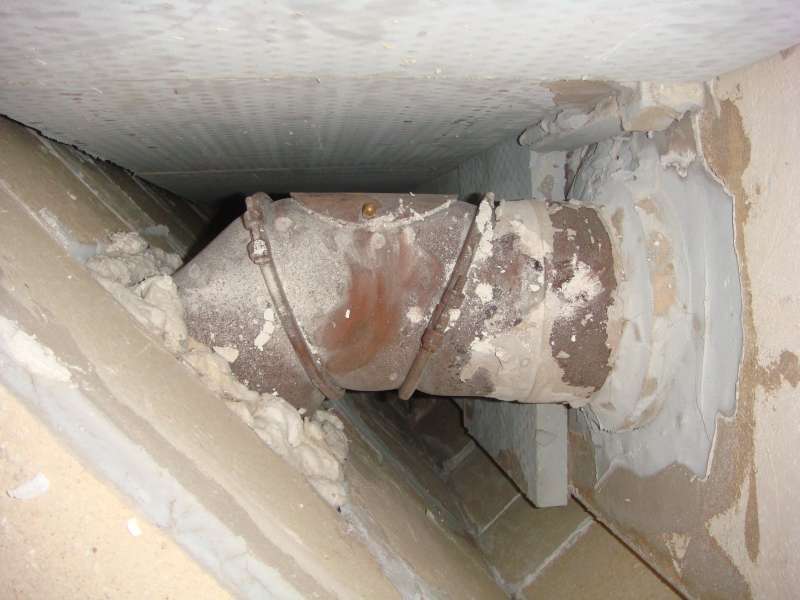 BAU.DE / BAU-Forum: 1. Bild zu Antwort "Speicherofen: Bilder &ndash; Dichte R&uuml;ckwand der zweiten Schale sichtbar" auf die Frage "Speicherofen zu klein? Ursachen, L&ouml;sungen & W&auml;rmebedarf berechnen" im BAU-Forum "Kamin und Kachelofen"