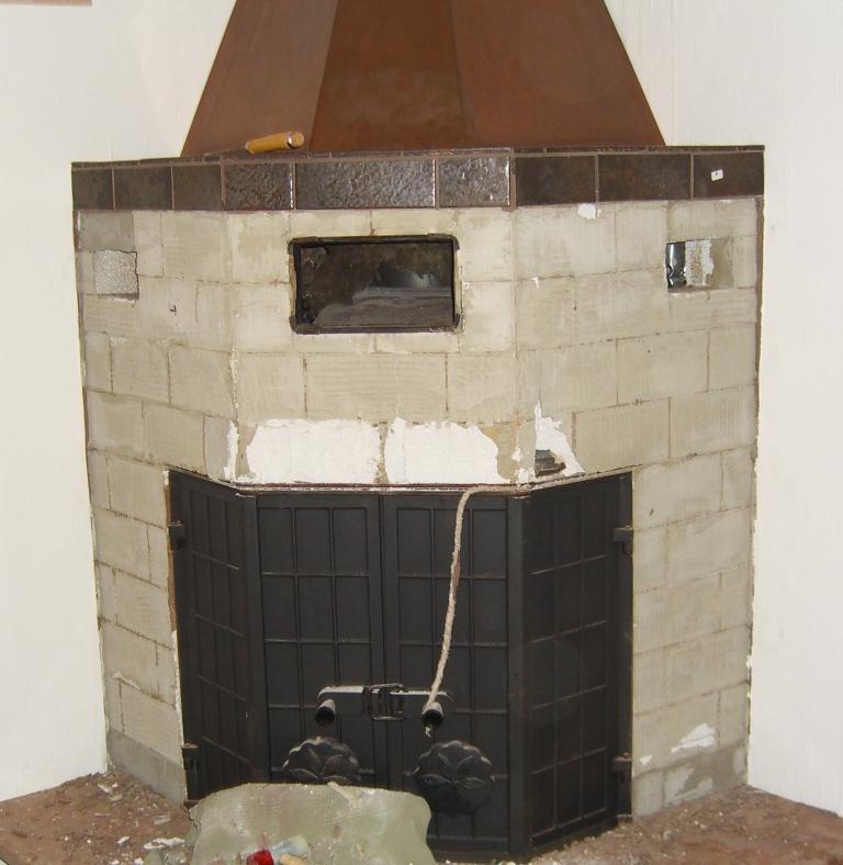 BAU.DE / BAU-Forum: 1. Bild zu Frage "Kachelofen verputzen &nbsp;-&nbsp; vorher Grundieren?" im BAU-Forum "Kamin und Kachelofen"