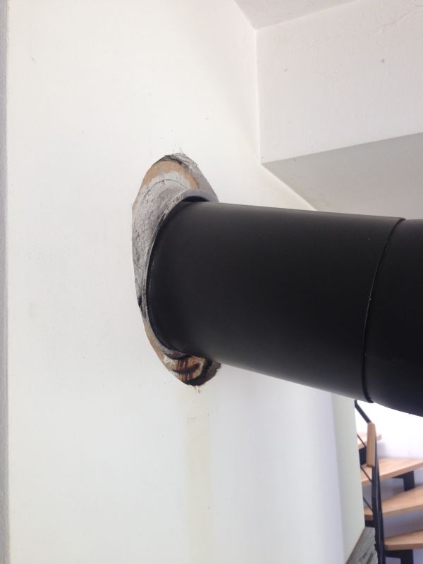 BAU.DE / BAU-Forum: 1. Bild zu Frage "richtige Kaminrosette bei schr&auml;gem Rohr" im BAU-Forum "Kamin und Kachelofen"