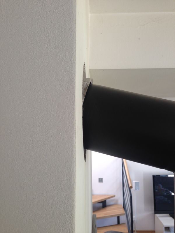 BAU.DE / BAU-Forum: 2. Bild zu Frage "richtige Kaminrosette bei schr&auml;gem Rohr" im BAU-Forum "Kamin und Kachelofen"