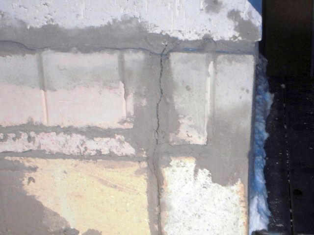 BAU.DE / BAU-Forum: 1. Bild zu Antwort "Bilder" auf die Frage "Risse im Grundofen: Ursachen, Risiken & Sanierung &ndash; Was tun bei Rissen?" im BAU-Forum "Kamin und Kachelofen"