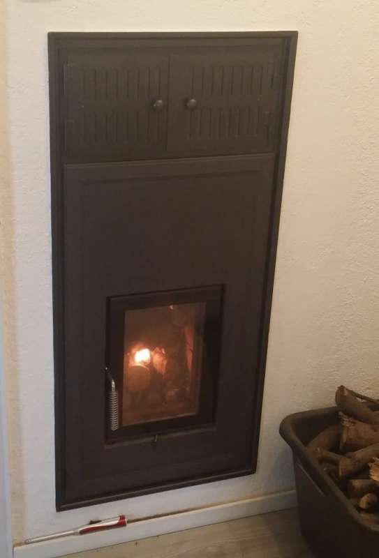 BAU.DE / BAU-Forum: 2. Bild zu Frage "Kachelofeneinsatz verbraucht zu viel Holz: Tipps zur Optimierung des W&auml;rmeoutputs gesucht" im BAU-Forum "Kamin und Kachelofen"