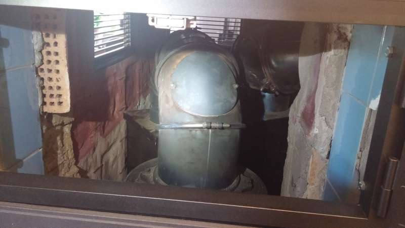 BAU.DE / BAU-Forum: 4. Bild zu Frage "Kachelofeneinsatz verbraucht zu viel Holz: Tipps zur Optimierung des W&auml;rmeoutputs gesucht" im BAU-Forum "Kamin und Kachelofen"