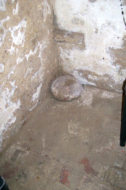 BAU.DE / BAU-Forum: 1. Bild zu Frage "Keller abdichten: Kosten, Methoden & Anleitung zur Sanierung von Fu&szlig;boden und W&auml;nden?" im BAU-Forum "Keller"