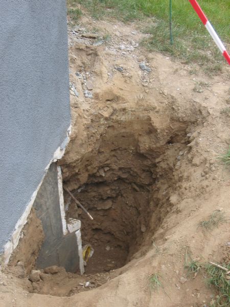 BAU.DE / BAU-Forum: 1. Bild zu Antwort "Kellerabdichtung: Freigelegte Ecke – Bilddokumentation" auf die Frage "Abdichtung nach DIN 18195-9: Ausführungsfehler erkennen, vermeiden & Sanierungskosten?" im BAU-Forum "Keller" BAU.DE / BAU-Forum: 1. Bild zu Antwort "Kellerabdichtung: Freigelegte Ecke – Bilddokumentation" auf die Frage "Abdichtung nach DIN 18195-9: Ausführungsfehler erkennen, vermeiden & Sanierungskosten?" im BAU-Forum "Keller"