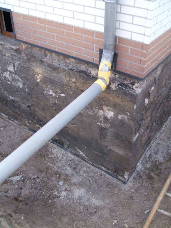 BAU.DE / BAU-Forum: 2. Bild zu Antwort "Feuchtigkeit im Keller: Horizontalsperre &ndash; Putz als W&auml;rmebr&uuml;cke" auf die Frage "Feuchtigkeit im Keller (Bj. 1968): Ursachen, Sanierung & Kosten bei Hanglage?" im BAU-Forum "Keller"