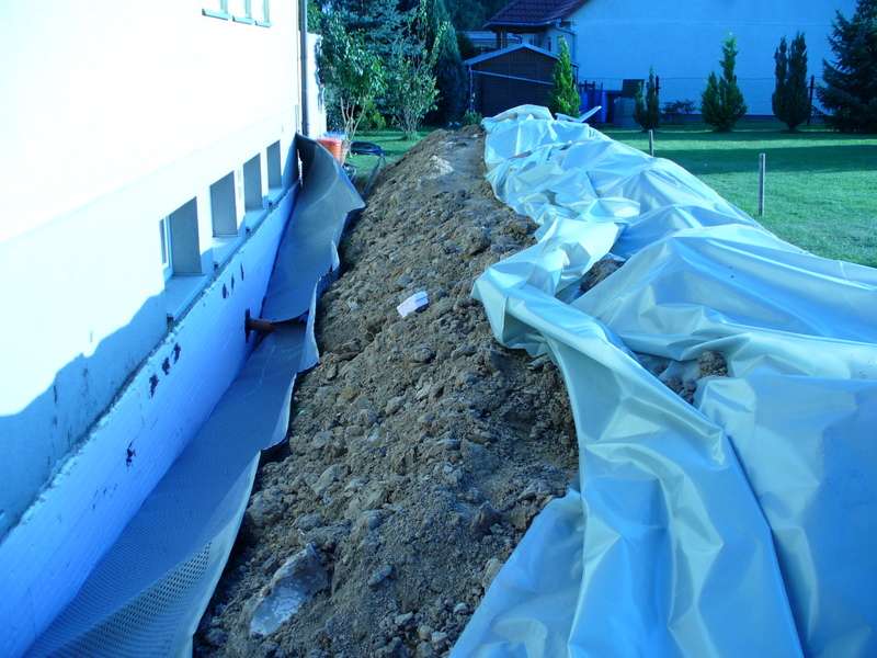 BAU.DE / BAU-Forum: 2. Bild zu Frage "Kellerfeuchtigkeit Ursachenforschung: Was tun bei unerkl&auml;rlicher N&auml;sse im Altbau?" im BAU-Forum "Keller"