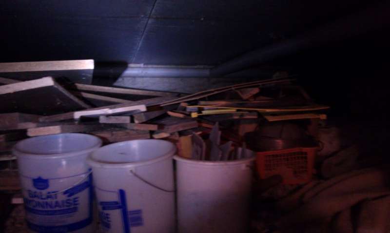 BAU.DE / BAU-Forum: 3. Bild zu Frage "Kellerraum gef&uuml;llt mit ca. 50 Tonnen Erde &nbsp;-&nbsp; kann man das so lassen?" im BAU-Forum "Keller"