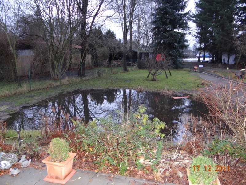 BAU.DE / BAU-Forum: 1. Bild zu Frage "Feuchtigkeit in EG-Wohnung ohne Keller: Ursachen, Risiken & Sanierung von WU-Bodenplatten?" im BAU-Forum "Keller"